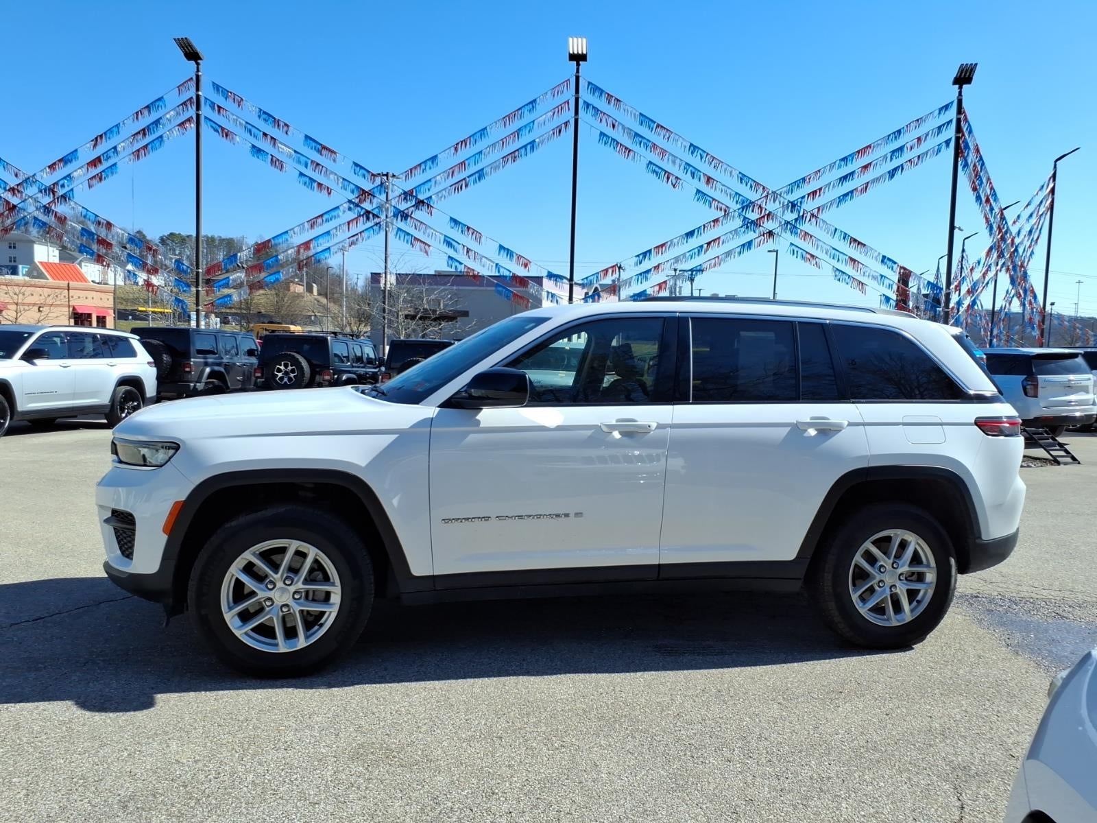 2023 Jeep Grand Cherokee Laredo