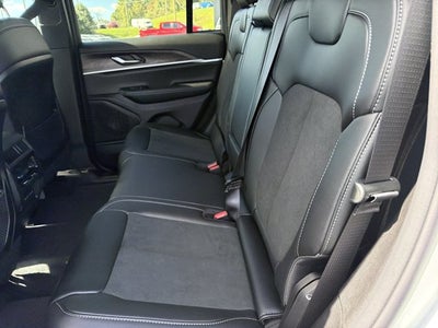 2027 Jeep Grand Cherokee Laredo Altitude
