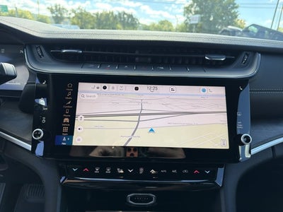 2027 Jeep Grand Cherokee Laredo Altitude