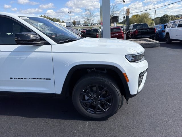 2027 Jeep Grand Cherokee Laredo Altitude