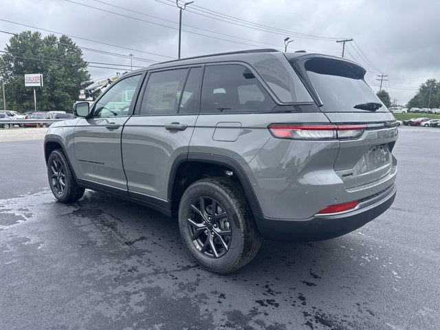 2027 Jeep Grand Cherokee Laredo Altitude