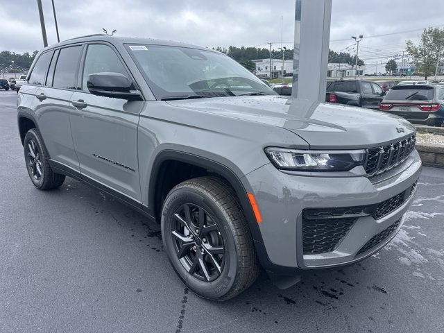 2027 Jeep Grand Cherokee Laredo Altitude