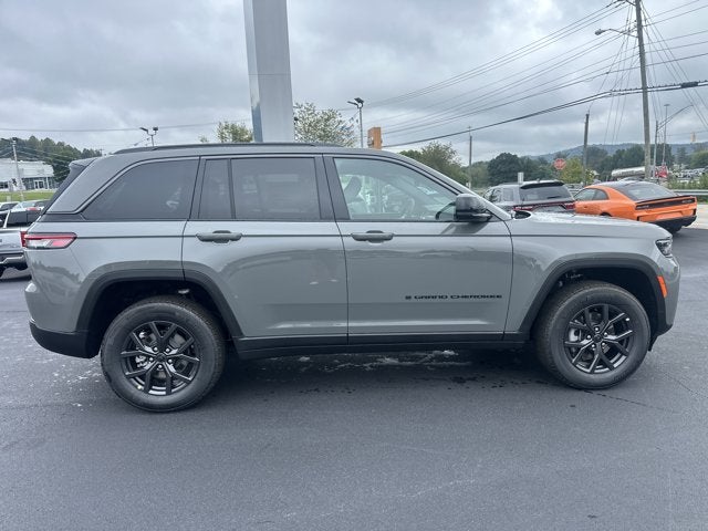 2027 Jeep Grand Cherokee Laredo Altitude