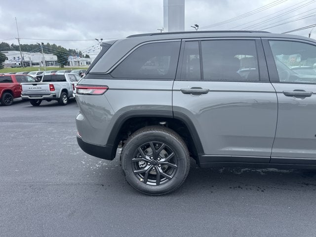 2027 Jeep Grand Cherokee Laredo Altitude