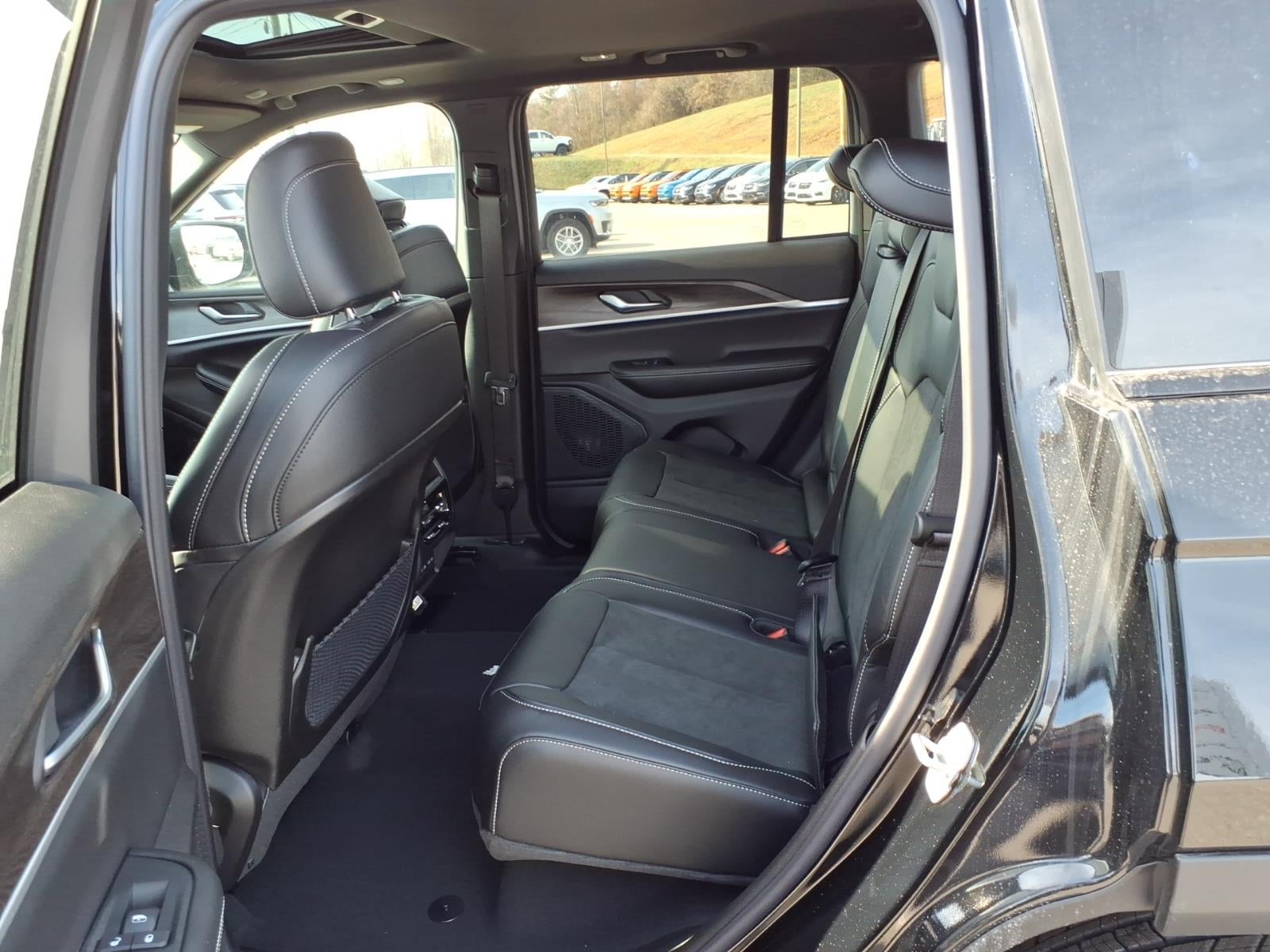 2026 Jeep Grand Cherokee Altitude