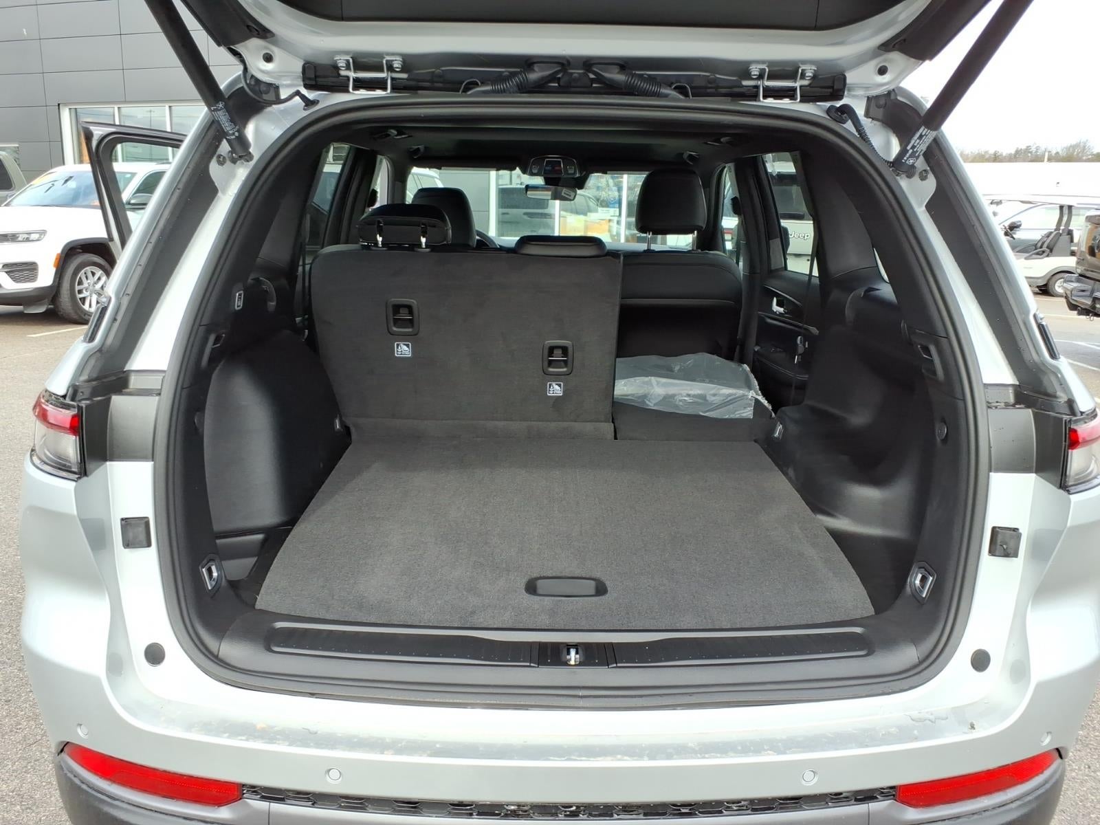 2026 Jeep Grand Cherokee Altitude