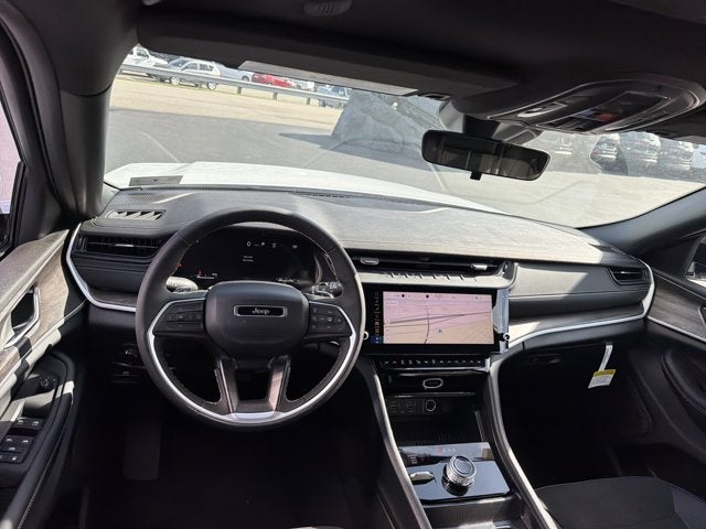 2027 Jeep Grand Cherokee Laredo Altitude