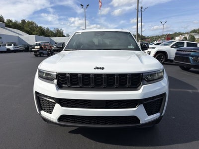 2027 Jeep Grand Cherokee Laredo Altitude