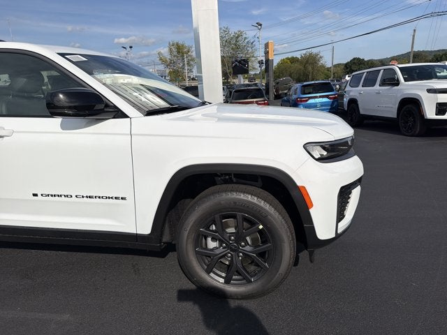 2027 Jeep Grand Cherokee Laredo Altitude