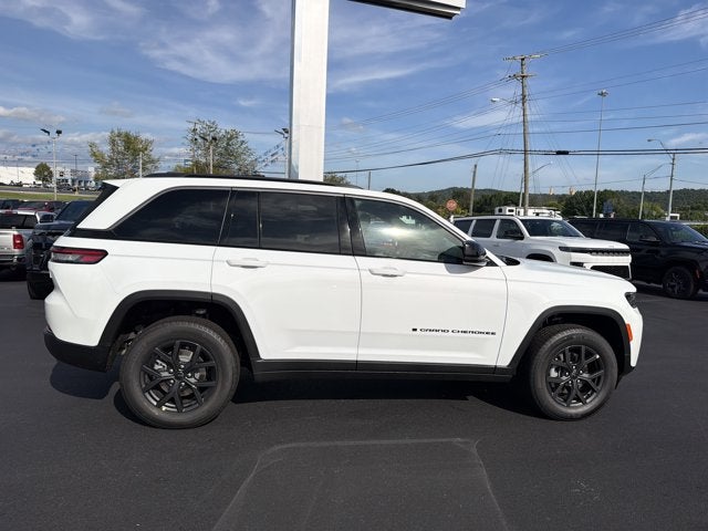 2027 Jeep Grand Cherokee Laredo Altitude