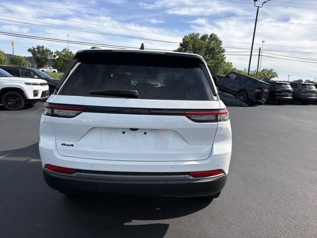 2027 Jeep Grand Cherokee Laredo Altitude