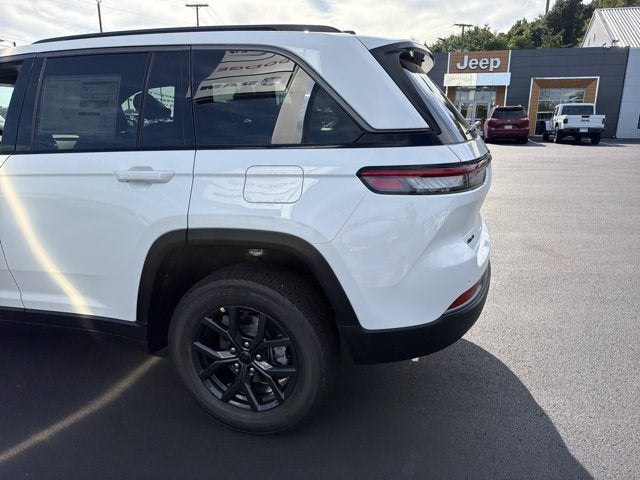 2027 Jeep Grand Cherokee Laredo Altitude