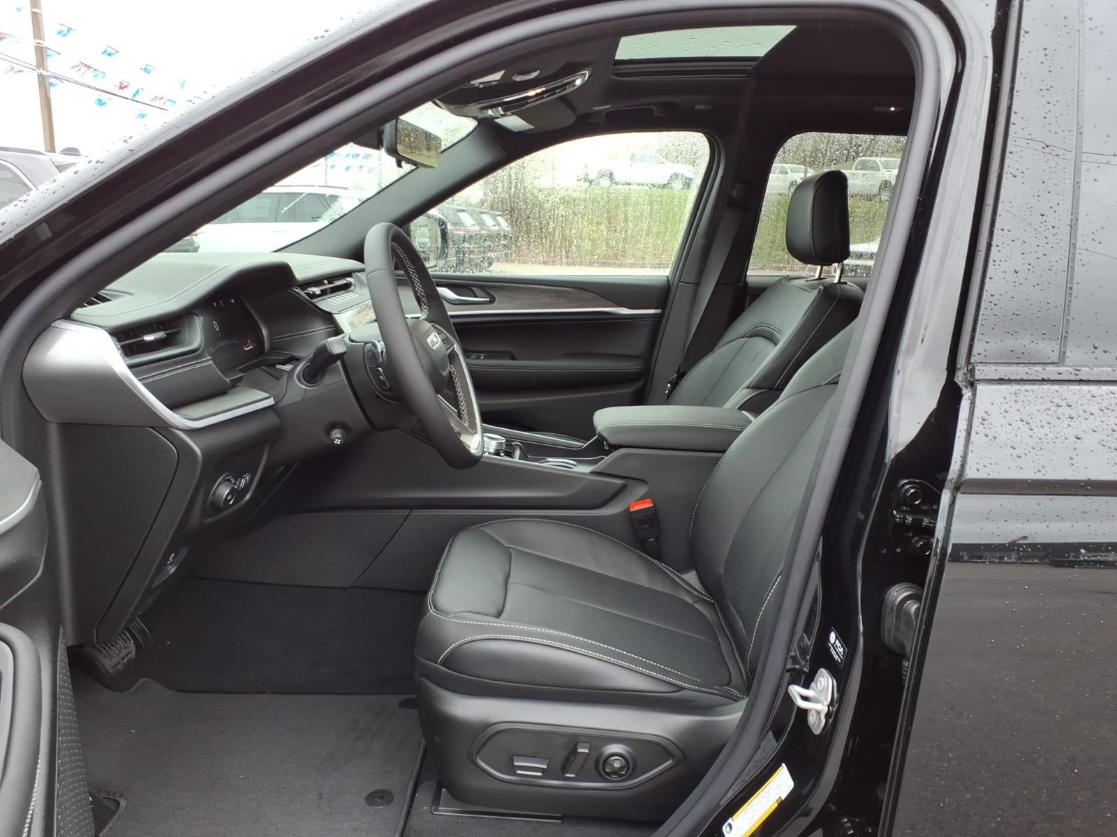 2026 Jeep Grand Cherokee Base