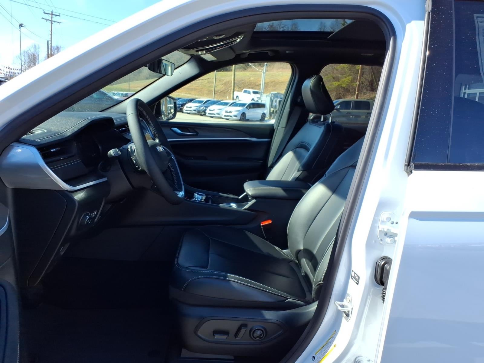 2026 Jeep Grand Cherokee Base