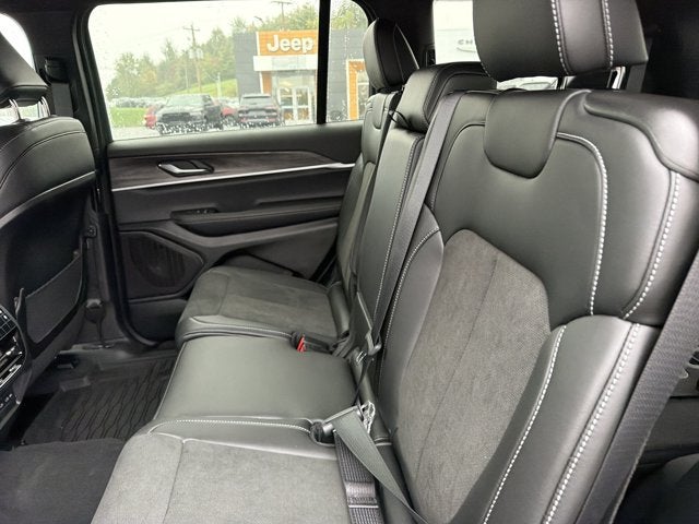 2027 Jeep Grand Cherokee L Laredo Altitude