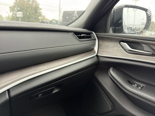 2027 Jeep Grand Cherokee L Laredo Altitude