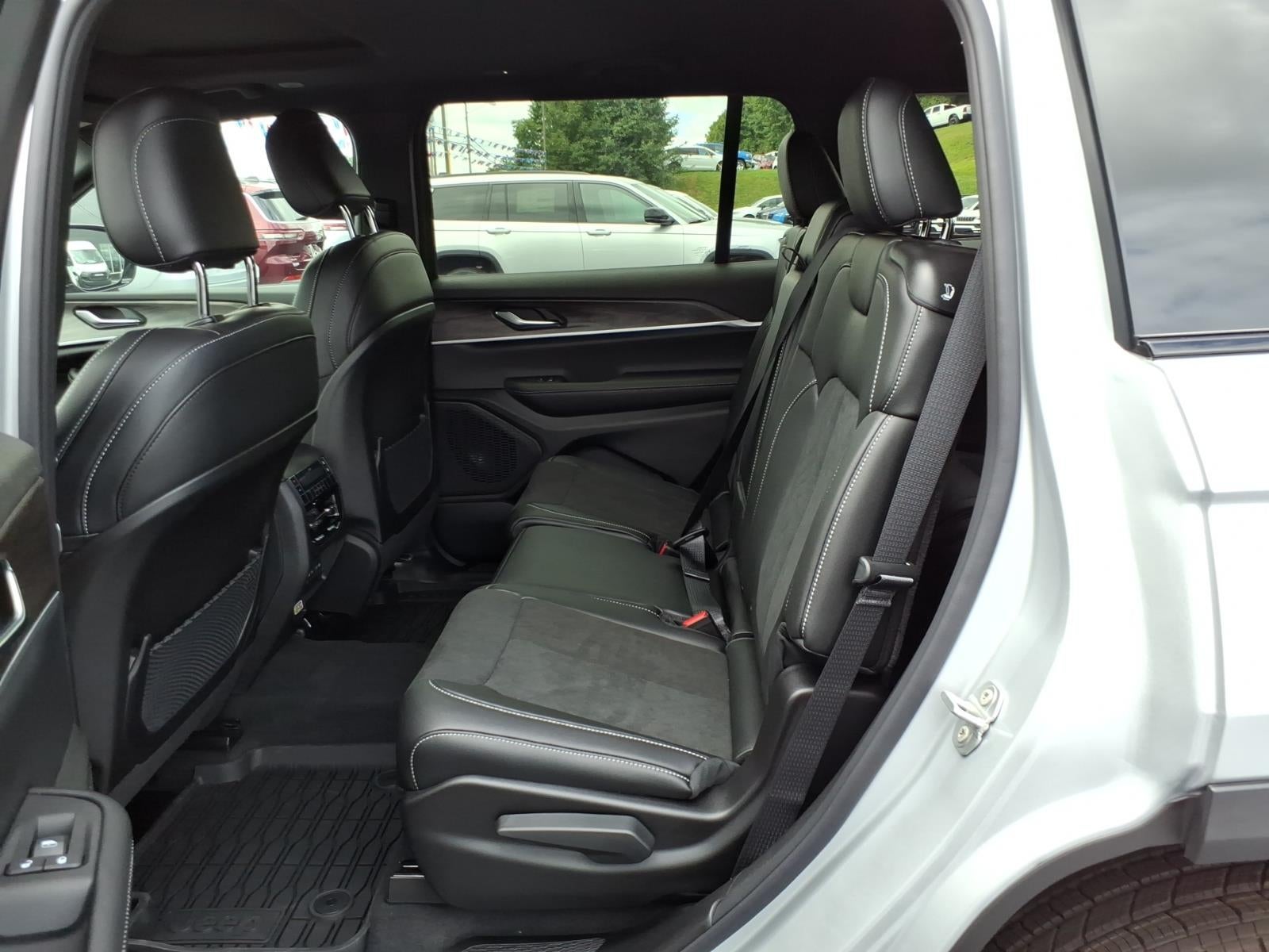 2026 Jeep Grand Cherokee L Laredo Altitude