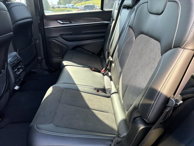 2027 Jeep Grand Cherokee L Laredo Altitude