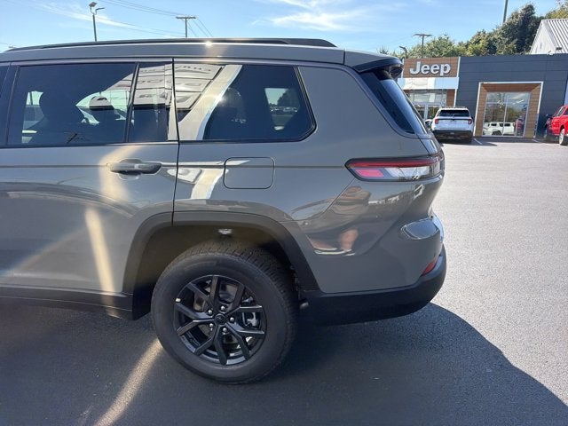 2027 Jeep Grand Cherokee L Laredo Altitude