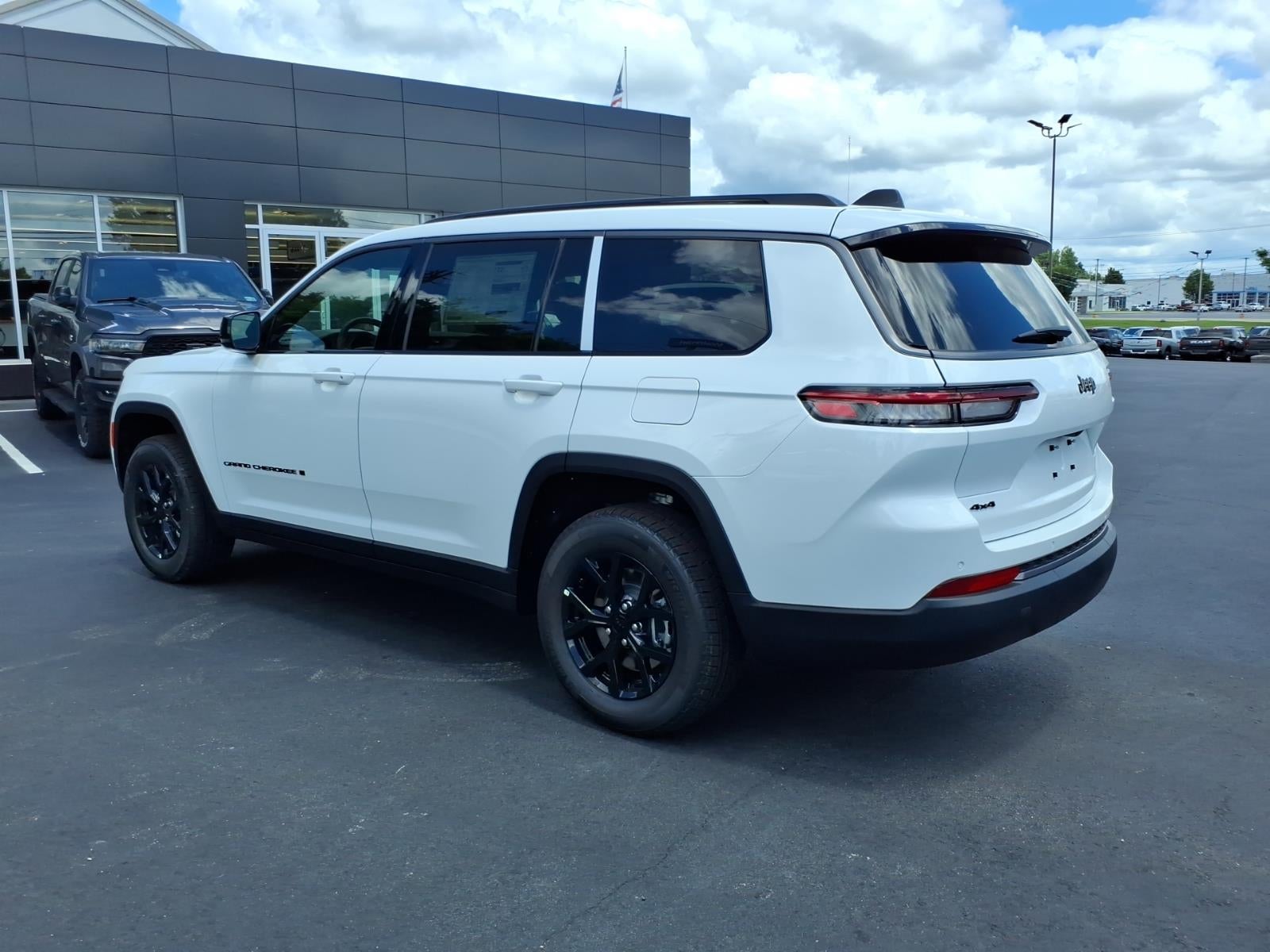 2026 Jeep Grand Cherokee L Laredo Altitude
