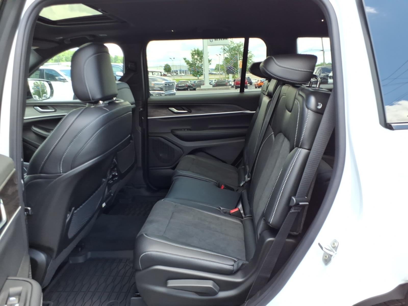 2026 Jeep Grand Cherokee L Laredo Altitude