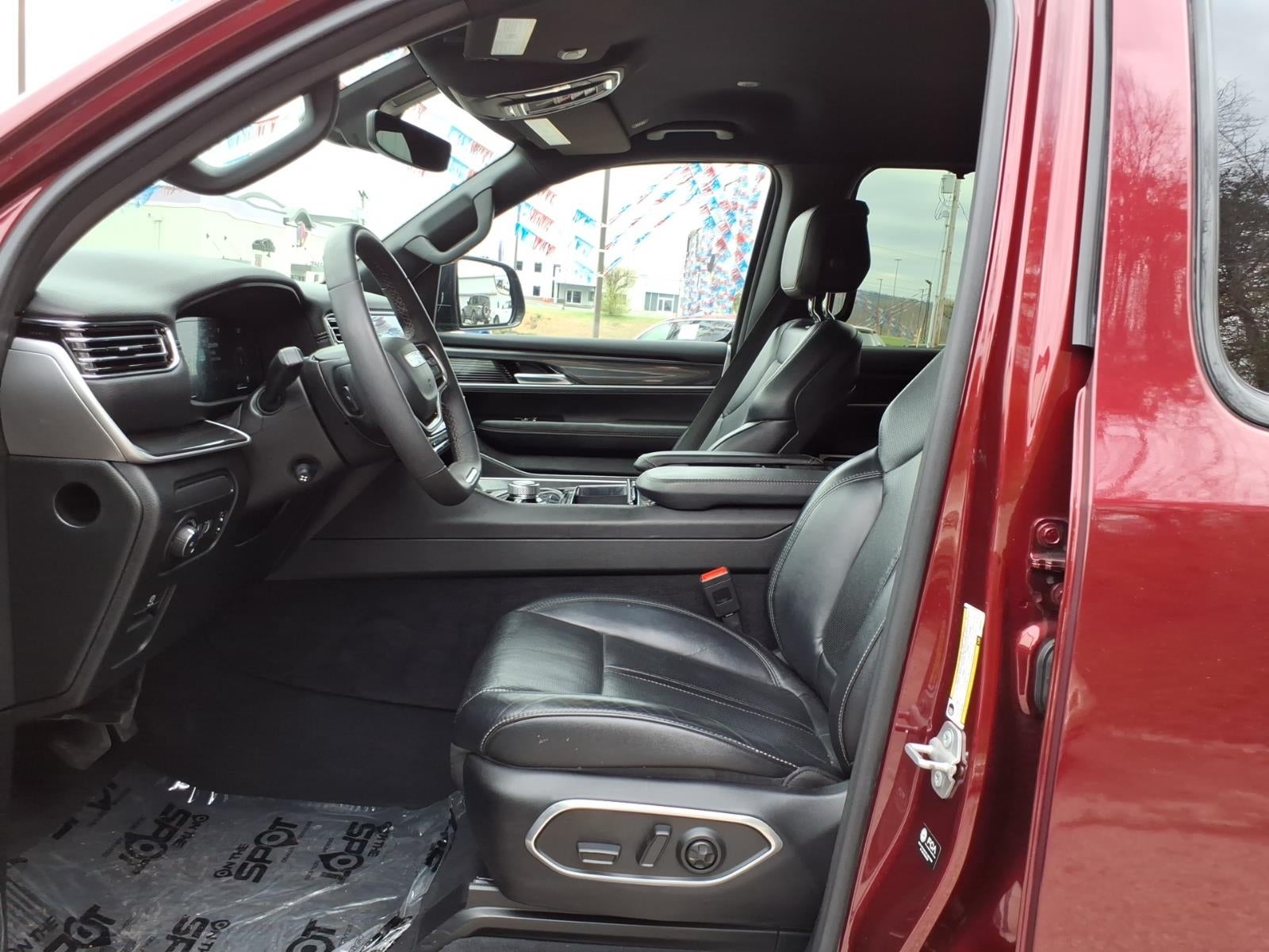 2023 Jeep Wagoneer Base