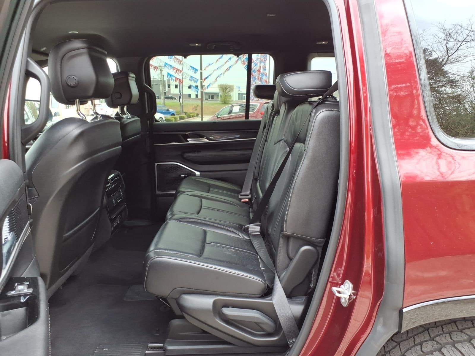 2023 Jeep Wagoneer Base