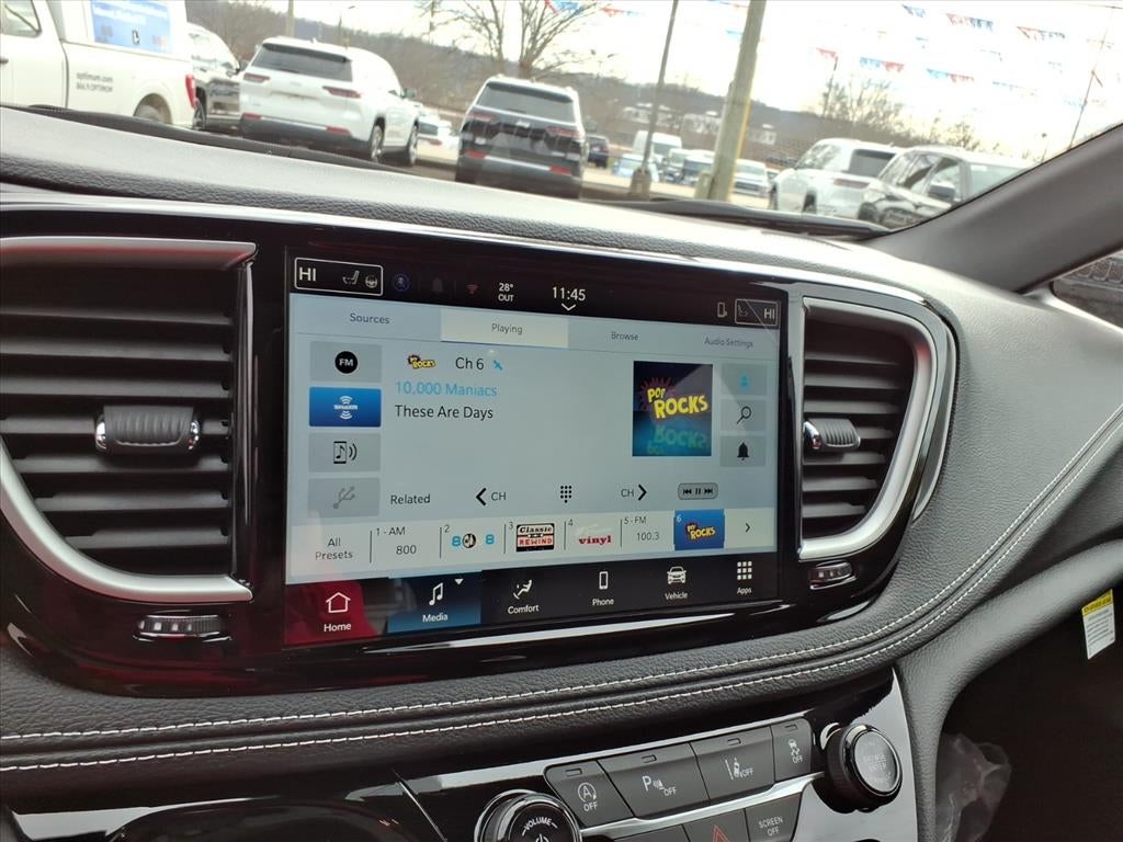 2026 Chrysler Pacifica Select