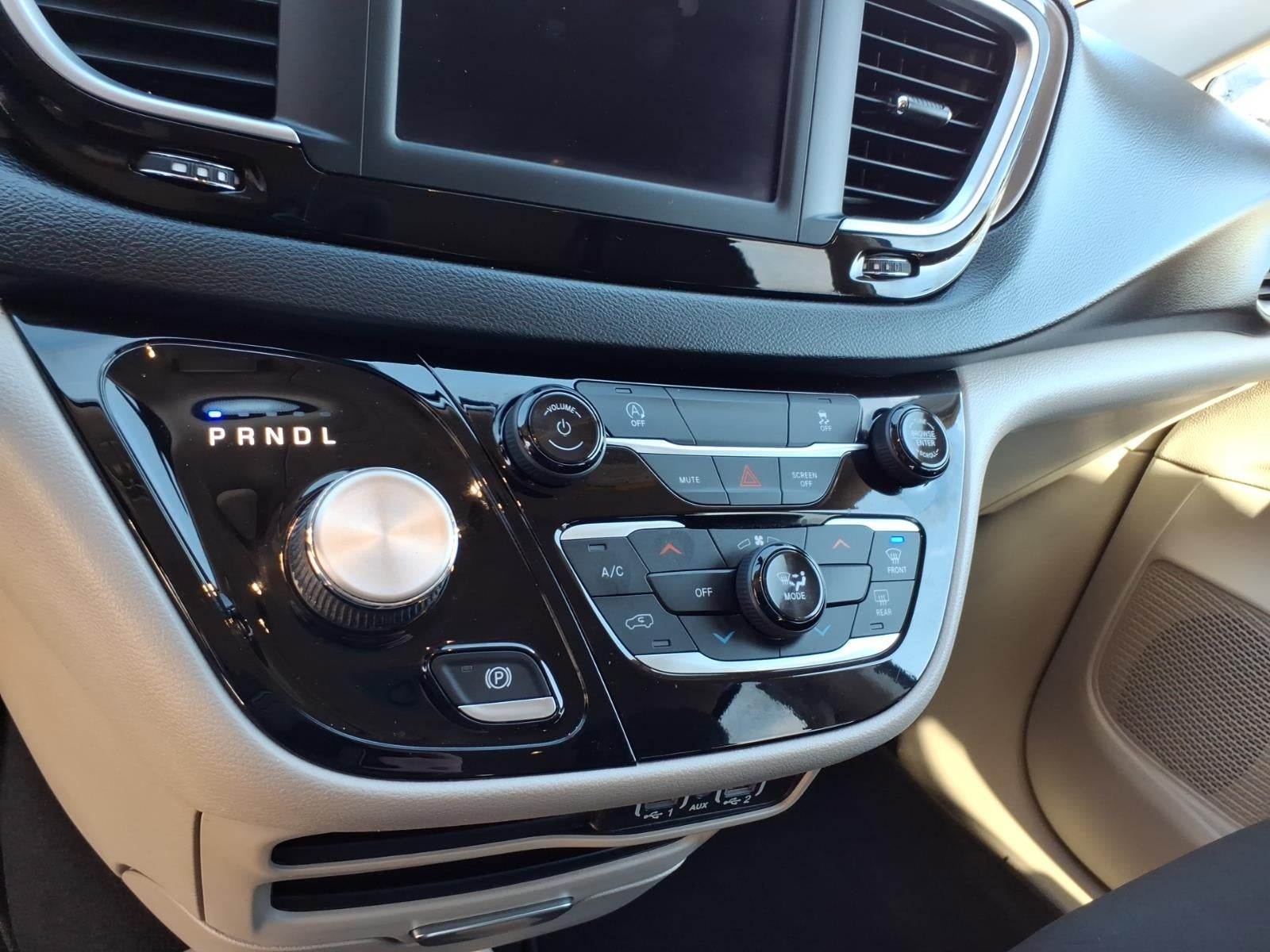 2022 Chrysler Voyager LX