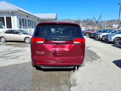 2022 Chrysler Voyager LX