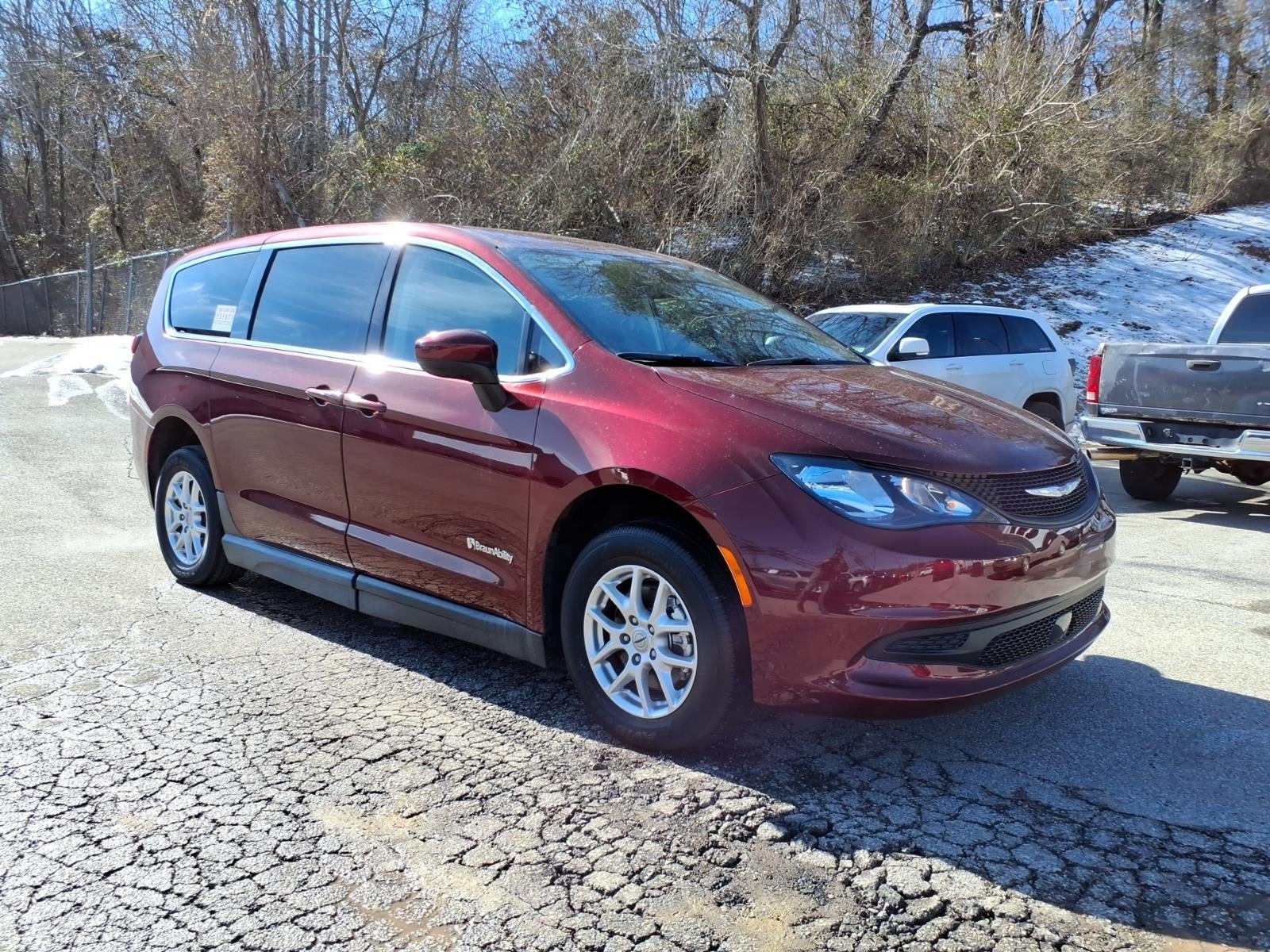 2022 Chrysler Voyager LX