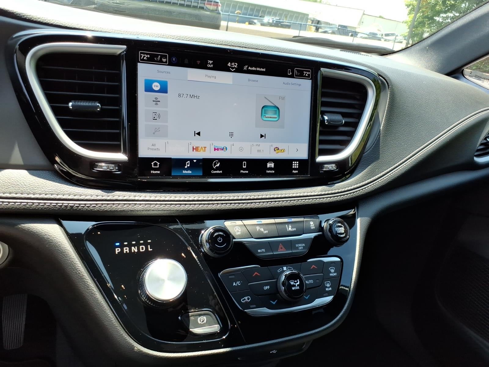 2027 Chrysler Pacifica Select