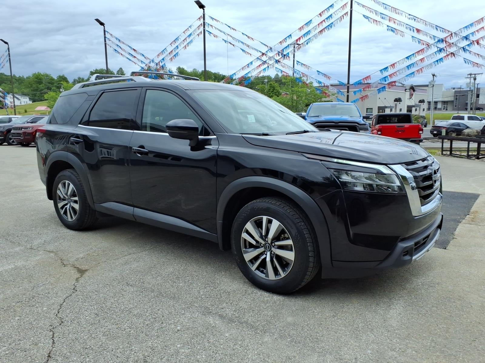 2024 Nissan Pathfinder SL