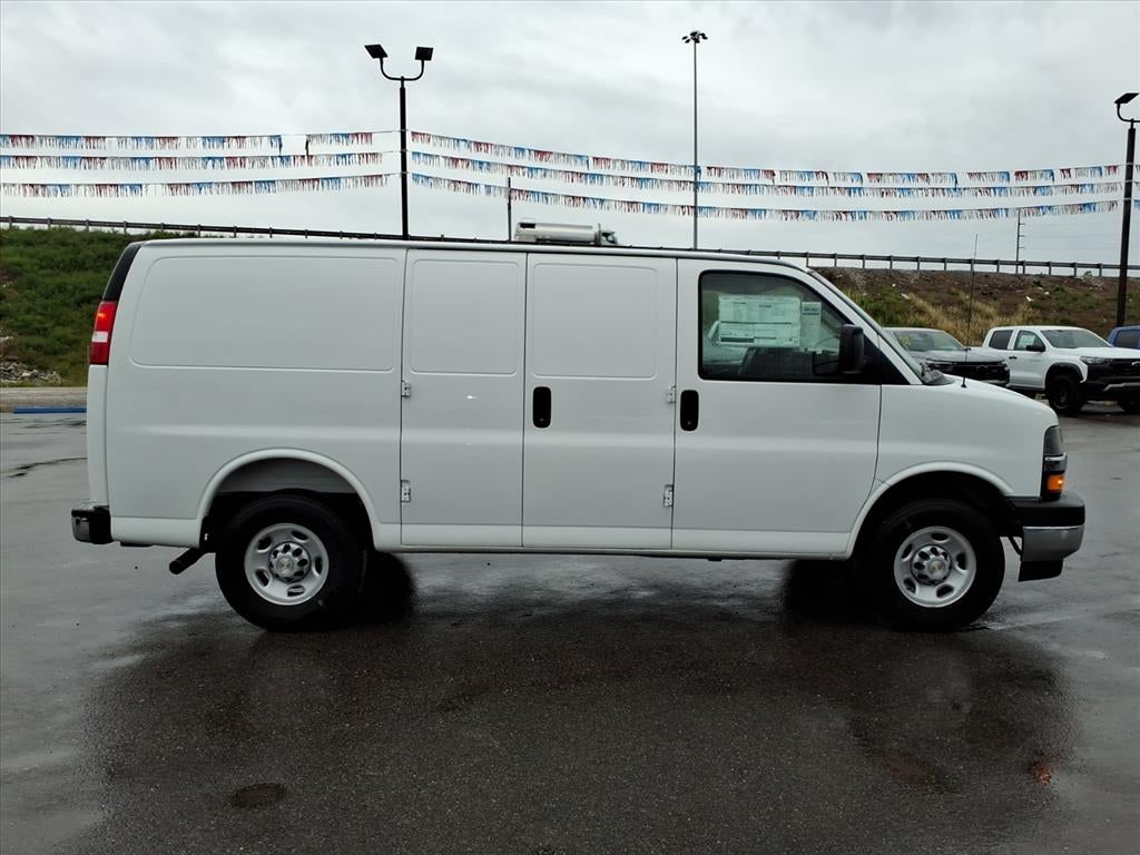 2025 Chevrolet Express WT