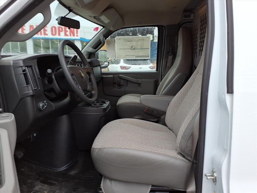 2025 Chevrolet Express WT