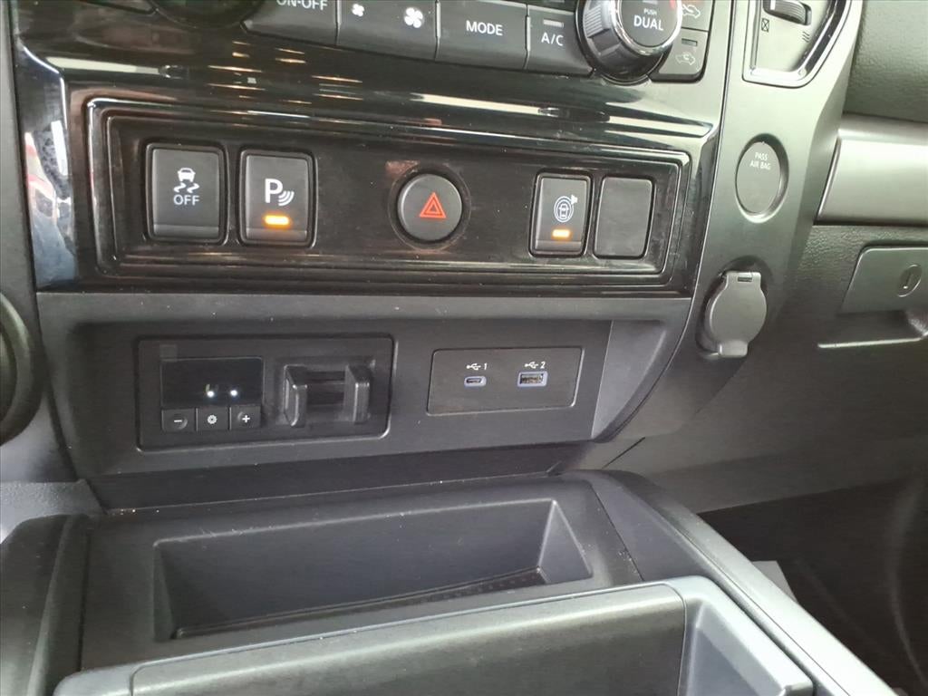 2021 Nissan Titan Base