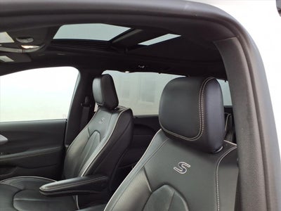 2025 Chrysler Pacifica Base