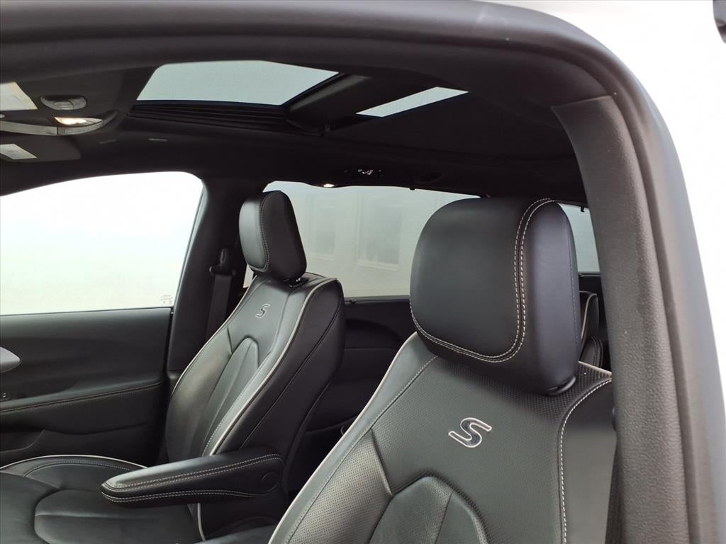 2025 Chrysler Pacifica Base