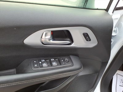 2025 Chrysler Pacifica Base