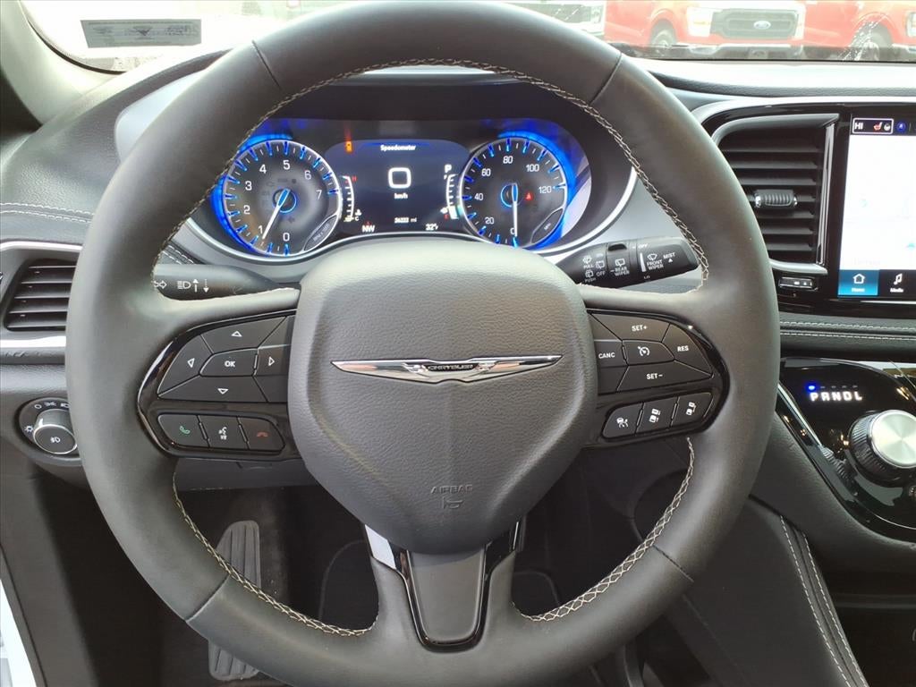 2025 Chrysler Pacifica Base