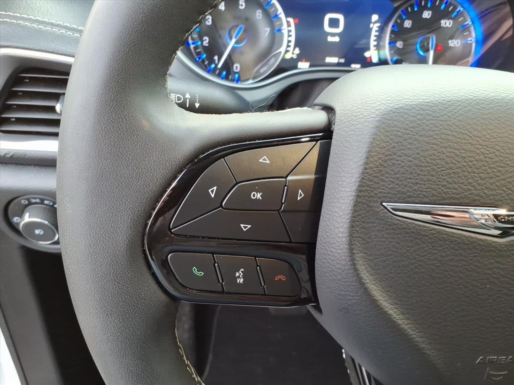 2025 Chrysler Pacifica Base