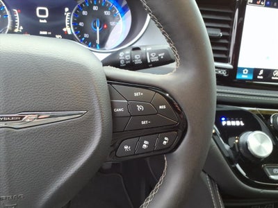 2025 Chrysler Pacifica Base