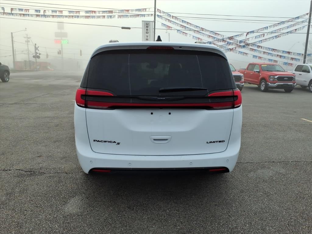 2025 Chrysler Pacifica Base