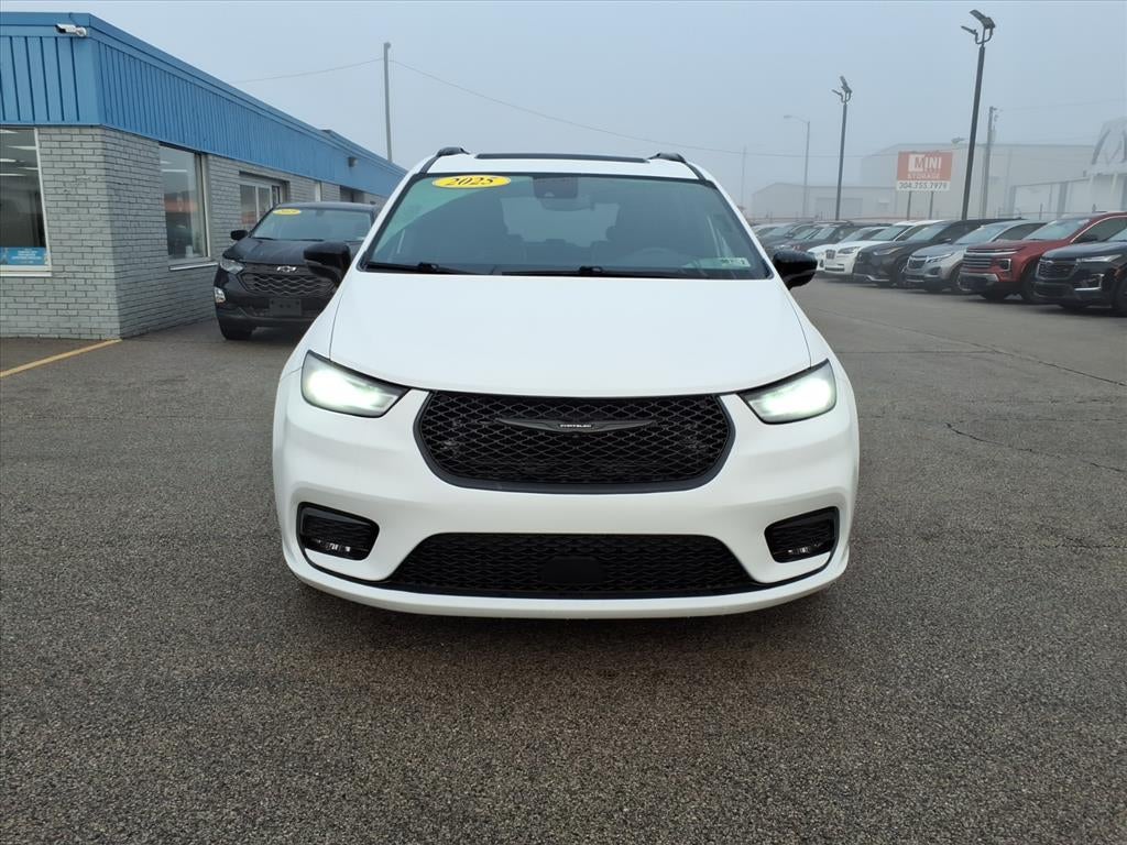 2025 Chrysler Pacifica Base