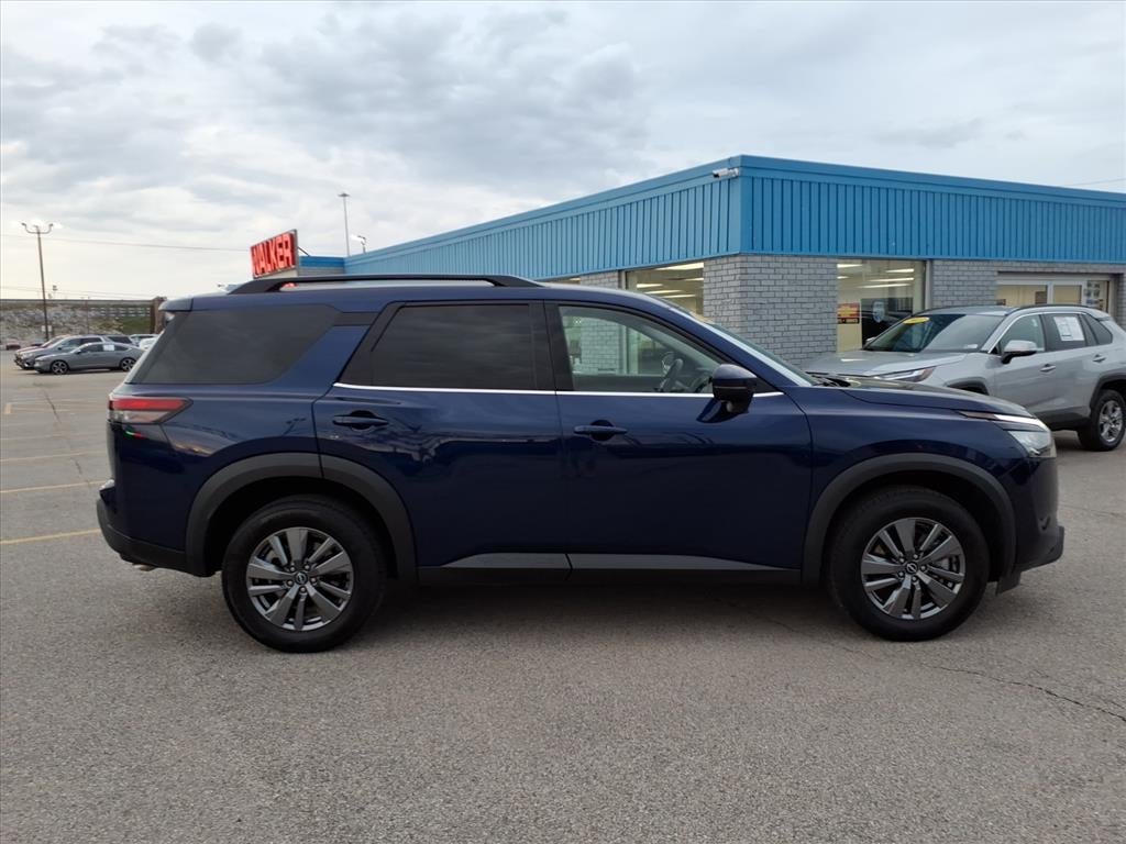 2025 Nissan Pathfinder SV