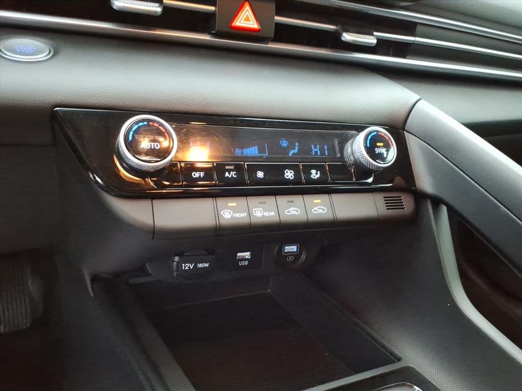 2022 Hyundai ELANTRA Base