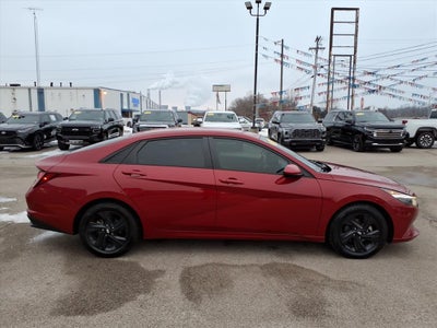 2022 Hyundai ELANTRA Base