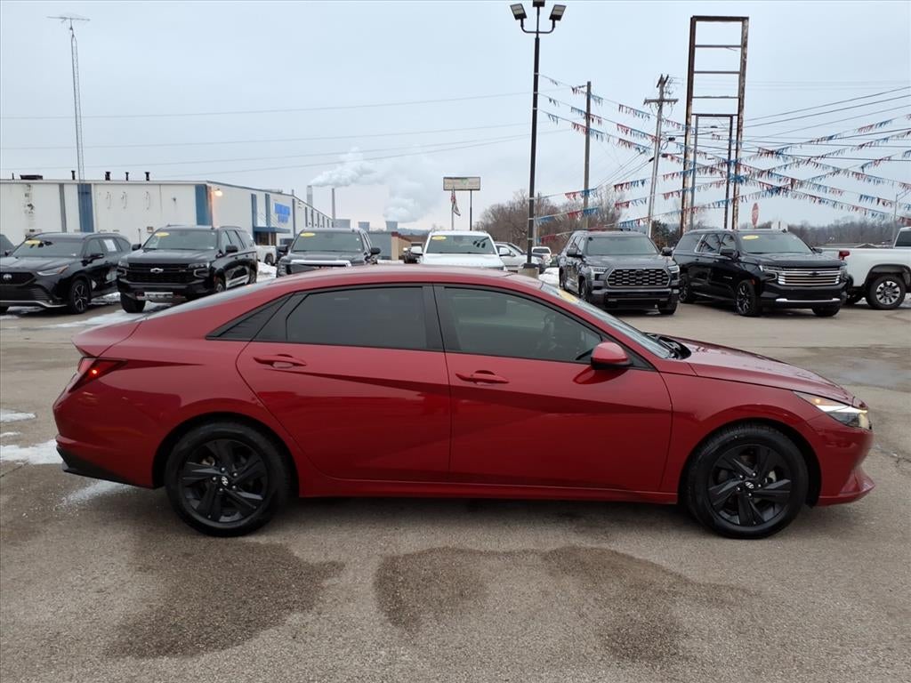 2022 Hyundai ELANTRA Base