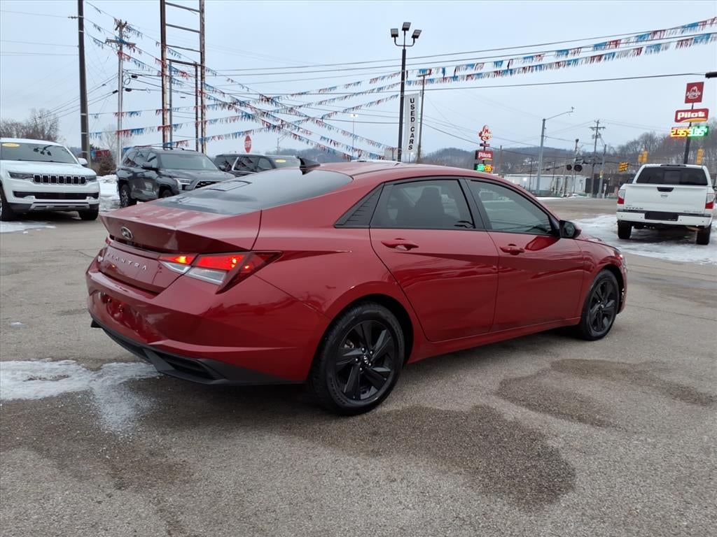 2022 Hyundai ELANTRA Base