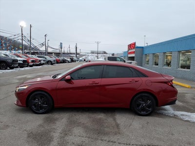 2022 Hyundai ELANTRA Base